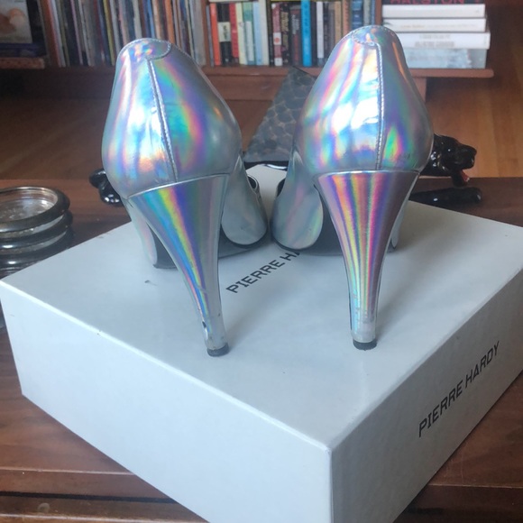 Pierre Hardy holographic pumps - Picture 2 of 4